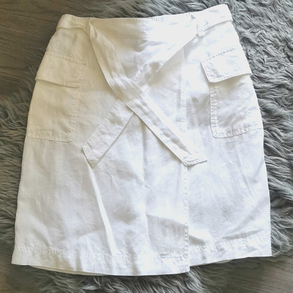 Lord & Taylor white linen skirt. Size 6. EUC